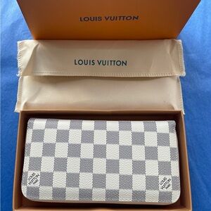 Long zipper wallet white and grey checkered comes with box and dust bag.